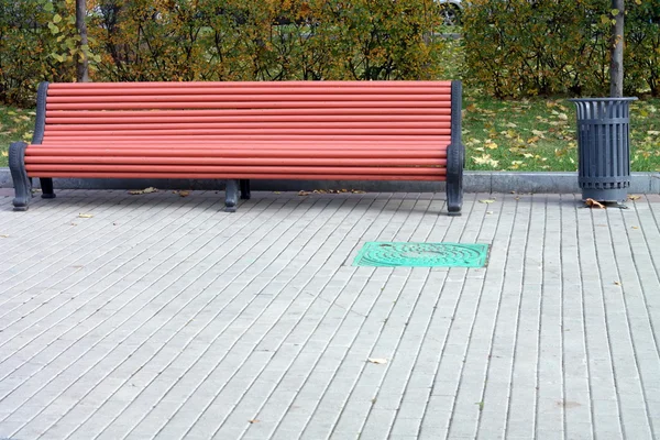 Banc dans le parc — Photo