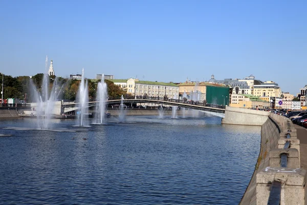 Fountain on river — Stock Photo, Image