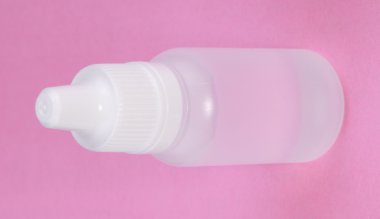 pembe bir arka plan üzerinde beyaz plastik şişe