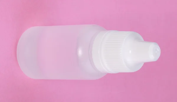 Flacon en plastique blanc sur fond rose — Photo