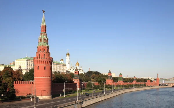 Torre, muelle y río del Kremlin — Foto de Stock