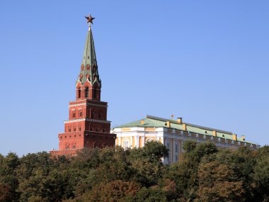 Gökyüzü arka planında Kremlin kulesi