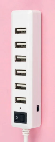 Pembe bir arka plan üzerinde USB hub — Stok fotoğraf