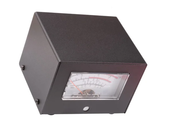 Medidor analógico em caixa de metal preto isolado — Fotografia de Stock