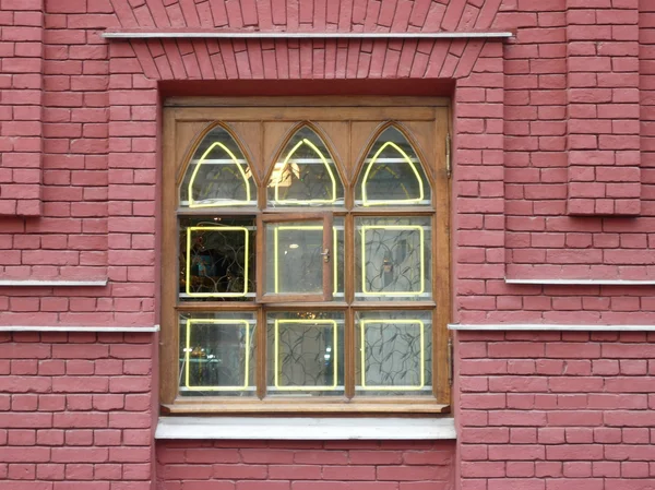 Mur en brique rouge avec fenêtre — Photo
