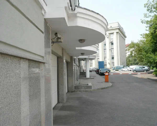 Entrada de prédio de escritórios — Fotografia de Stock