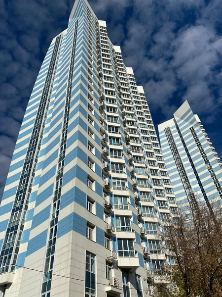 Borde Vela Edificio Oficinas Seco Soleado Día Verano —  Fotos de Stock