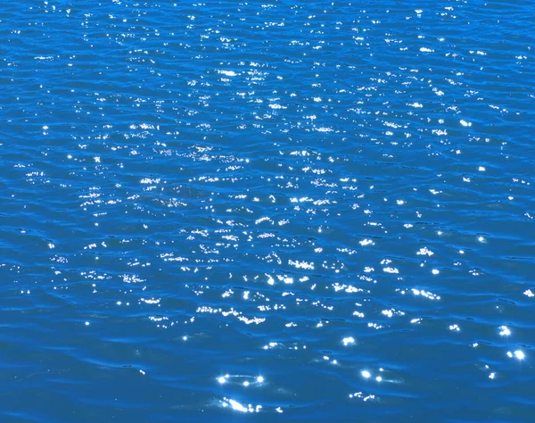 Blendung Auf Dem Wasser Stadtparkteich Bei Trockenem Sonnigem Sommertag — Stockfoto