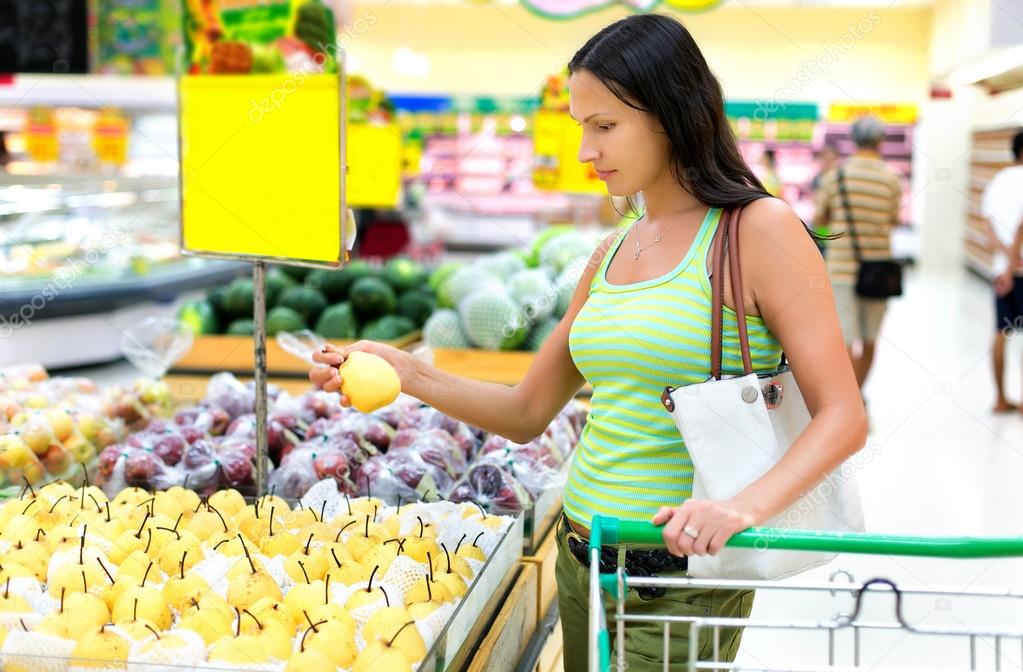 woman chooses pears in the store