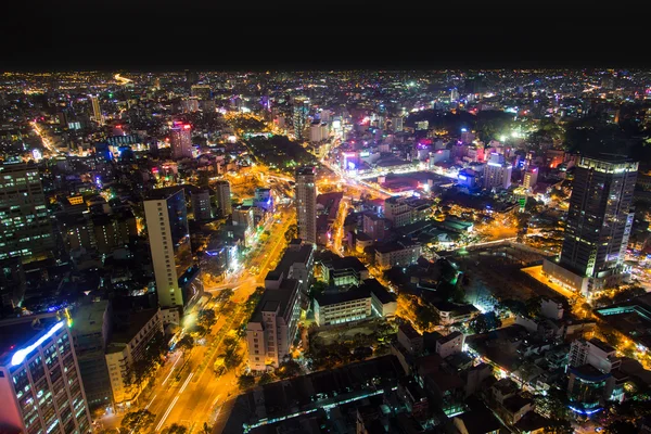 Ciudad urbana nocturna Skyline, Ciudad Ho Chi Minh, Vietnam — Foto de Stock