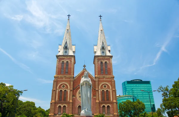 Catedral de Notre Dame em Ho Chi Minh City, Vietnã . Imagens De Bancos De Imagens