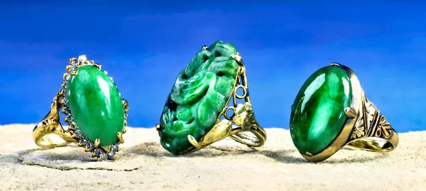 Burmese Imperal Green Jadeite Gold Rings — Stock Photo, Image