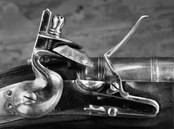 Крупный План Старинного Кремневого Пистолета Показывающего Молоток Кремень Сковороду Фриззен — стоковое фото