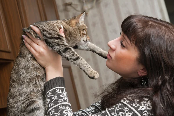 Menina e gato — Fotografia de Stock