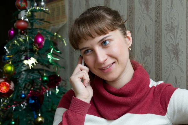 Het meisje met telefoon — Stockfoto