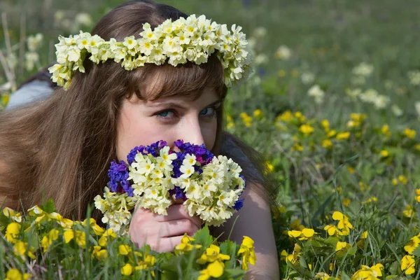 The girl with a wreath — Stock Photo, Image