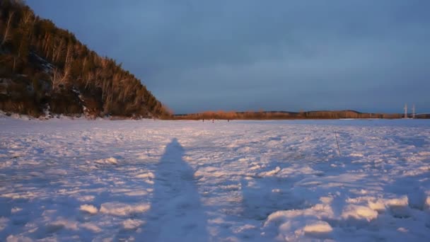 Beim Winterfischen — Stockvideo