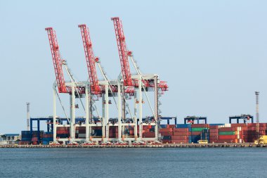Kargo dock vinç ile