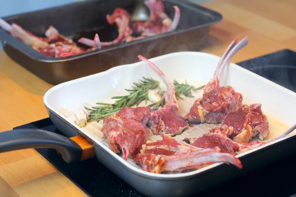 Meat slices roasted on giddle — Stock Photo, Image