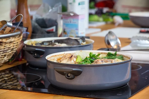 Soupe dans la casserole — Photo