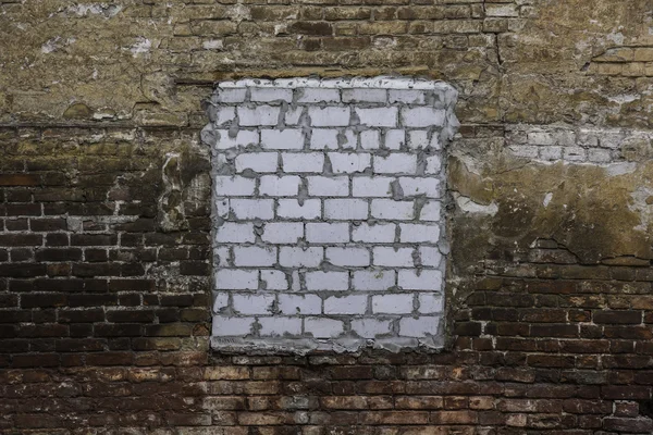 Broken window at wall — Stock Photo, Image