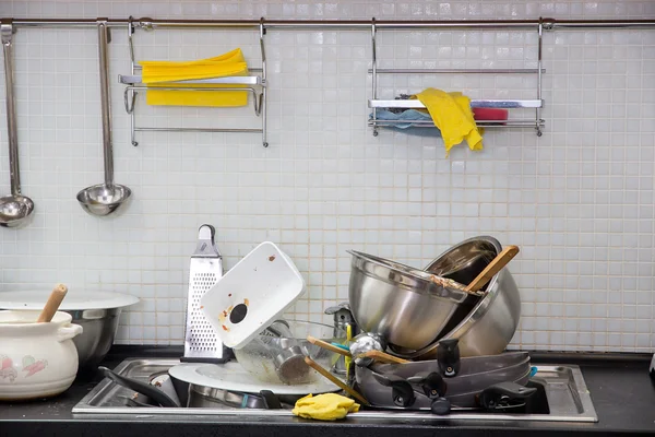 Брудний посуд на кухні Стокова Картинка