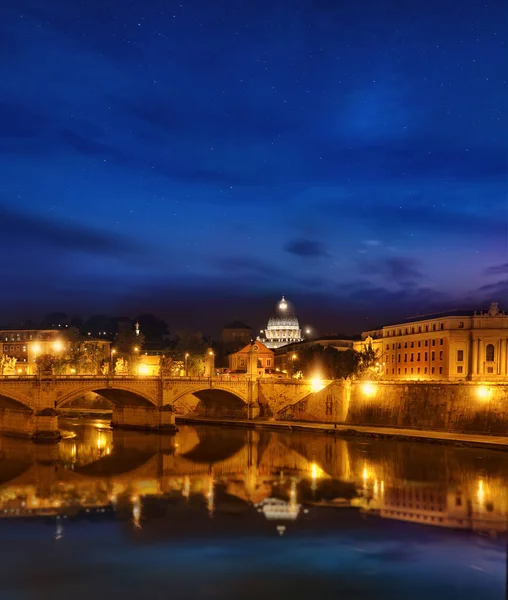 Prachtig Nachtzicht Het Vaticaan Sint Pietersbasiliek — Stockfoto