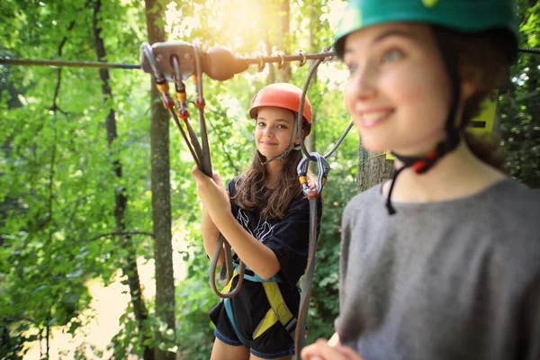 Two Friends Focus Plan Route Rope Park — Fotografia de Stock