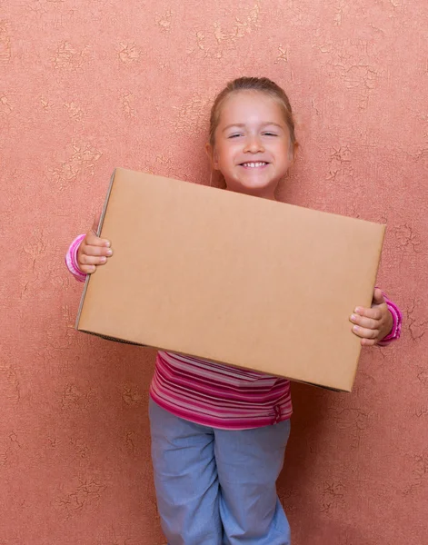 Meisje met doos — Stockfoto