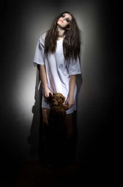 Zombie girl with bear — Stock Photo, Image