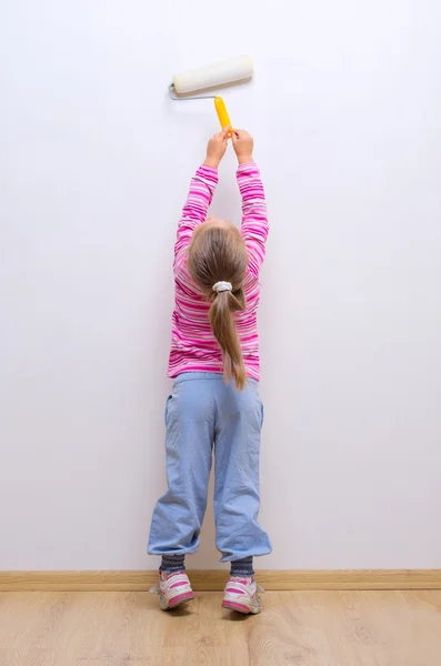 Girl with painting roller — Stock Photo, Image