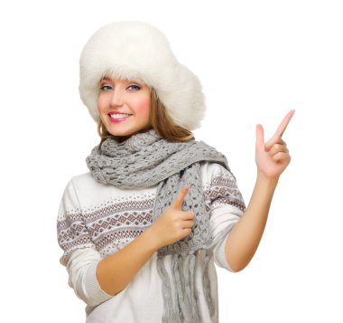 genç kızın parmak işaret