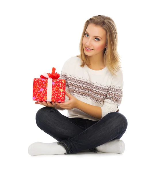 Chica joven con caja de regalo —  Fotos de Stock