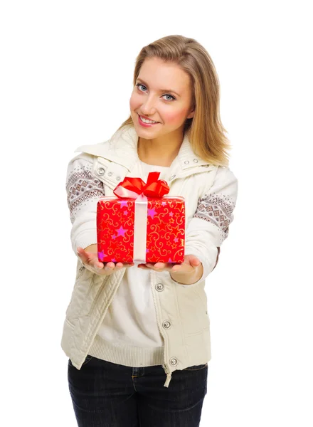 Chica joven con caja de regalo —  Fotos de Stock