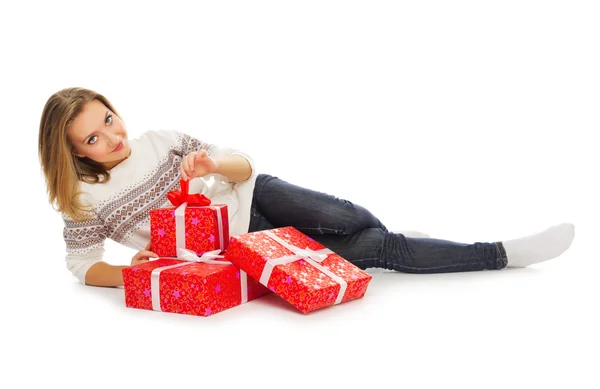 Menina sorridente com caixas de presente — Fotografia de Stock