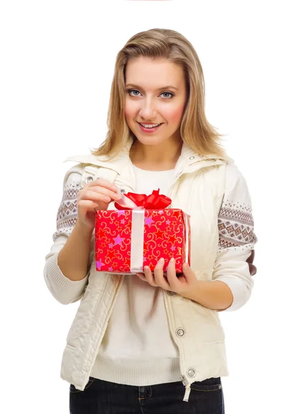 Chica con caja de regalo aislado — Foto de Stock