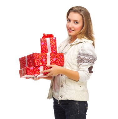 hediye kutuları ile genç gülümseyen kız