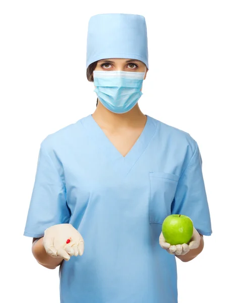 Doutor com pílula e maçã — Fotografia de Stock