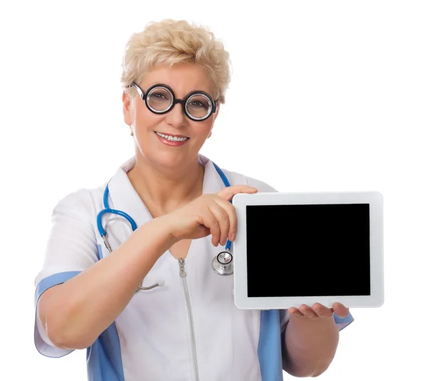 Starší doktor s tablet pc — Stock fotografie