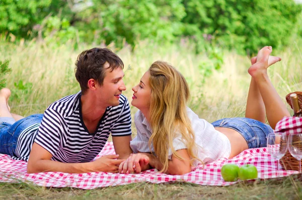 Young couple on picnic — Stock Photo, Image