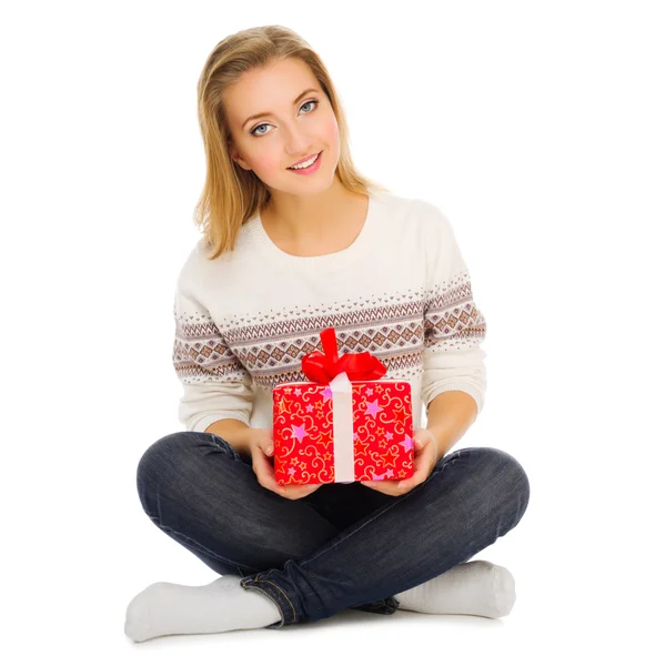 Młoda dziewczyna z pudełka prezentów — Zdjęcie stockowe