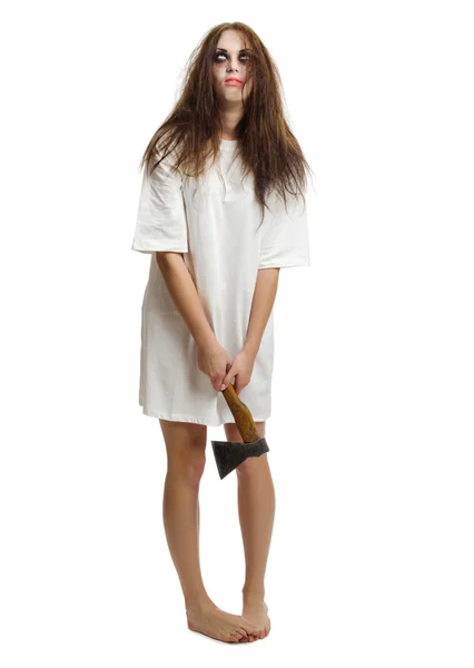 Dziewczyna zombie z siekierą na białym tle — Zdjęcie stockowe