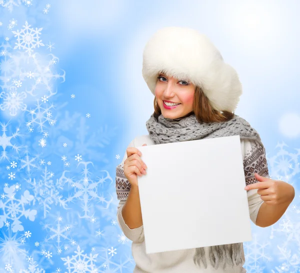 Young girl with empty card on winter background — Stock Photo, Image