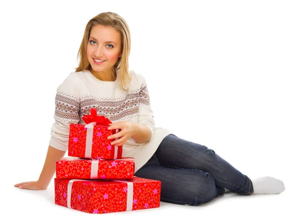 Joven chica sonriente con cajas de regalo — Foto de Stock