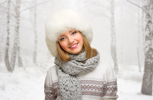 Young girl on snowy forest — Stock Photo, Image