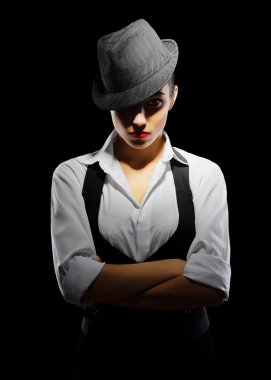 erkekçe tarzı genç kadın