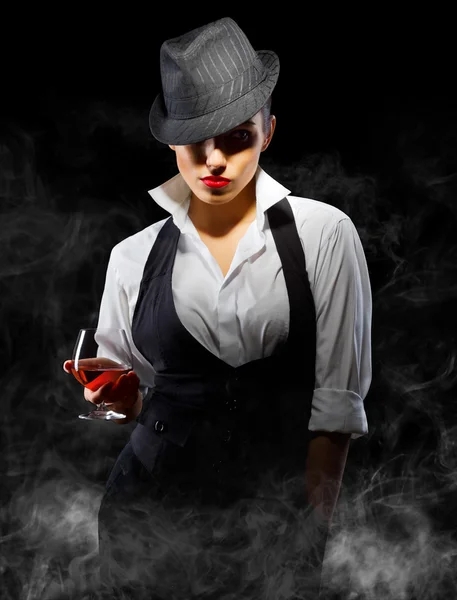 brendi cam erkekçe tarzı genç kadın