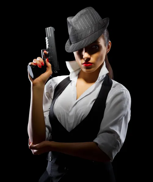 Peligrosa y hermosa chica criminal con pistola — Foto de Stock