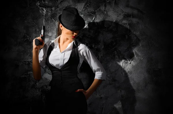 Dangerous and beautiful criminal girl with gun — Stock Photo, Image