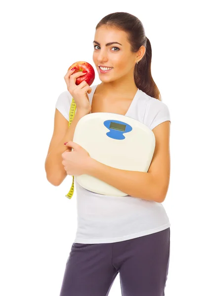 Молодая девушка с красным яблоком и чешуей — стоковое фото